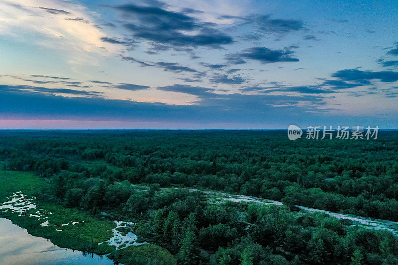 黄昏时的Muskoka Torrance Barrens Dark-Sky保护区，Gravenhurst，加拿大